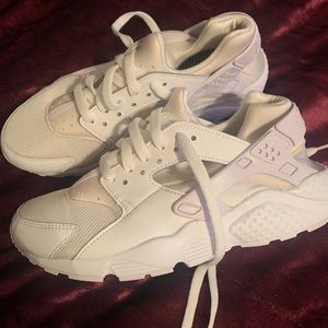Youth size 6 Nike huarache